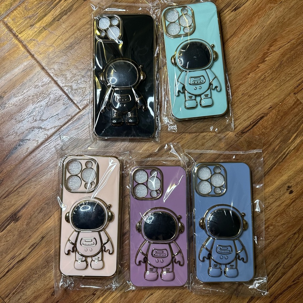 *NEW* iPhone astornaut cases w/ stand